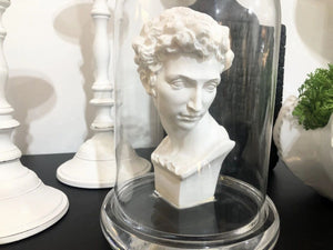 Petras Bust